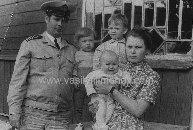 Vasilijs Filimonovs ar ģimeni
