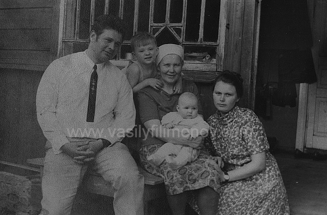 Vasily Filimonov with family 1
